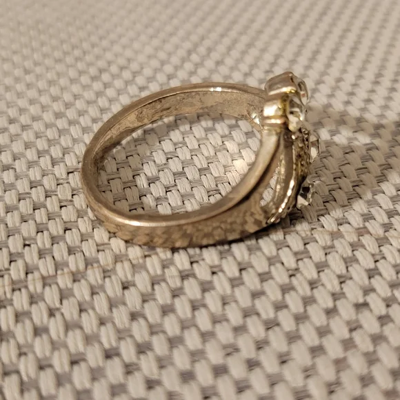 Ring - Picture 2 of 6
